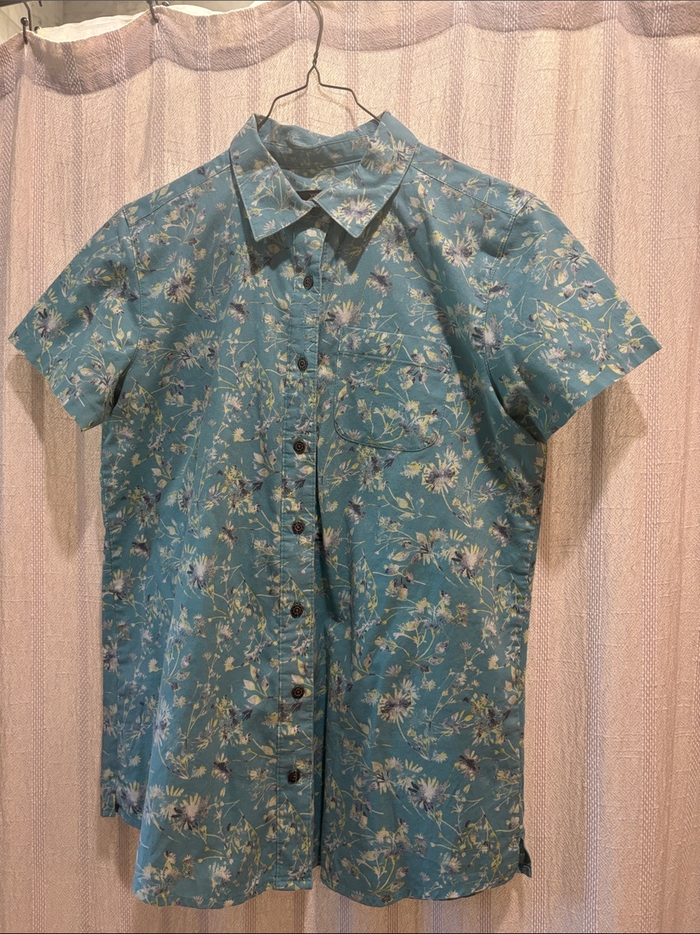 Noble outfitters. Women's Teal Floral Short-Sleeve Button-Down Shirt